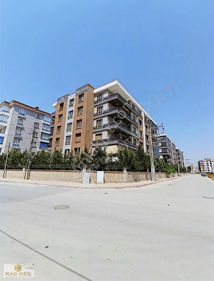 Karatay Fetih Caddesi Yakını Site İçi Satılık Geniş 2+1 Daire