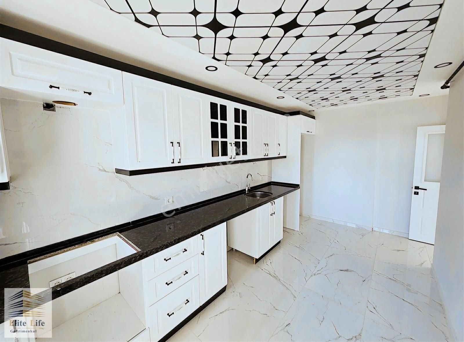 Çekmeköy Merkez Mahallesinde 4+2 Dubleks 220 M2 Daire