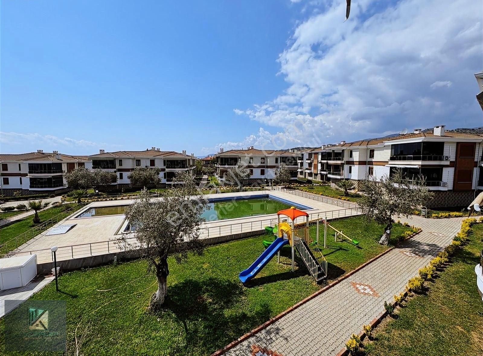 Koçerlerden Altınolukta Eşşiz Havuzlu Öncephe Satılık 2+1 Daire