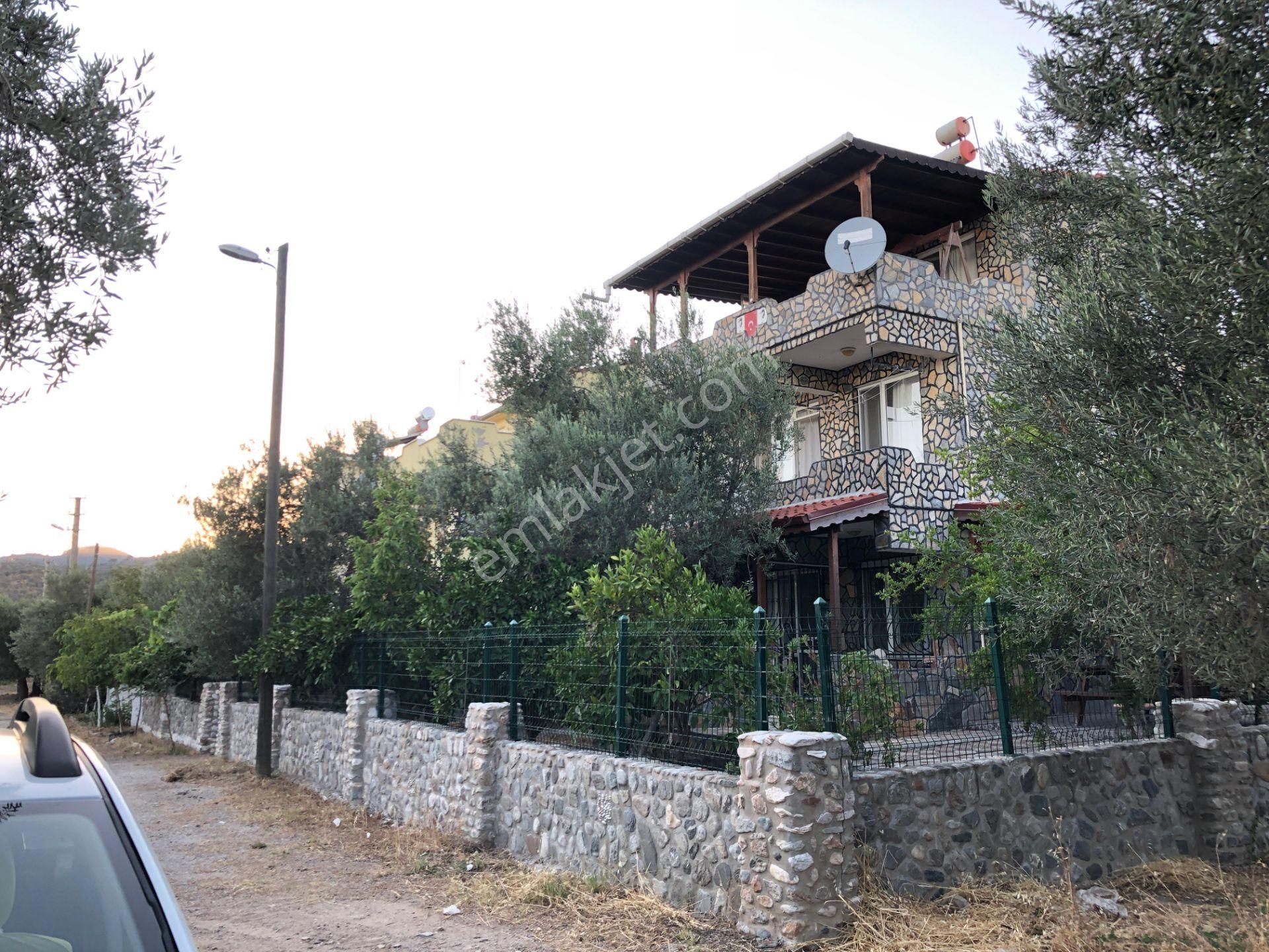 Küçükkuyu Merkezde 4+1 Tam Müstakil Geniş Bahçede Varendalı Barbekü Eşsiz