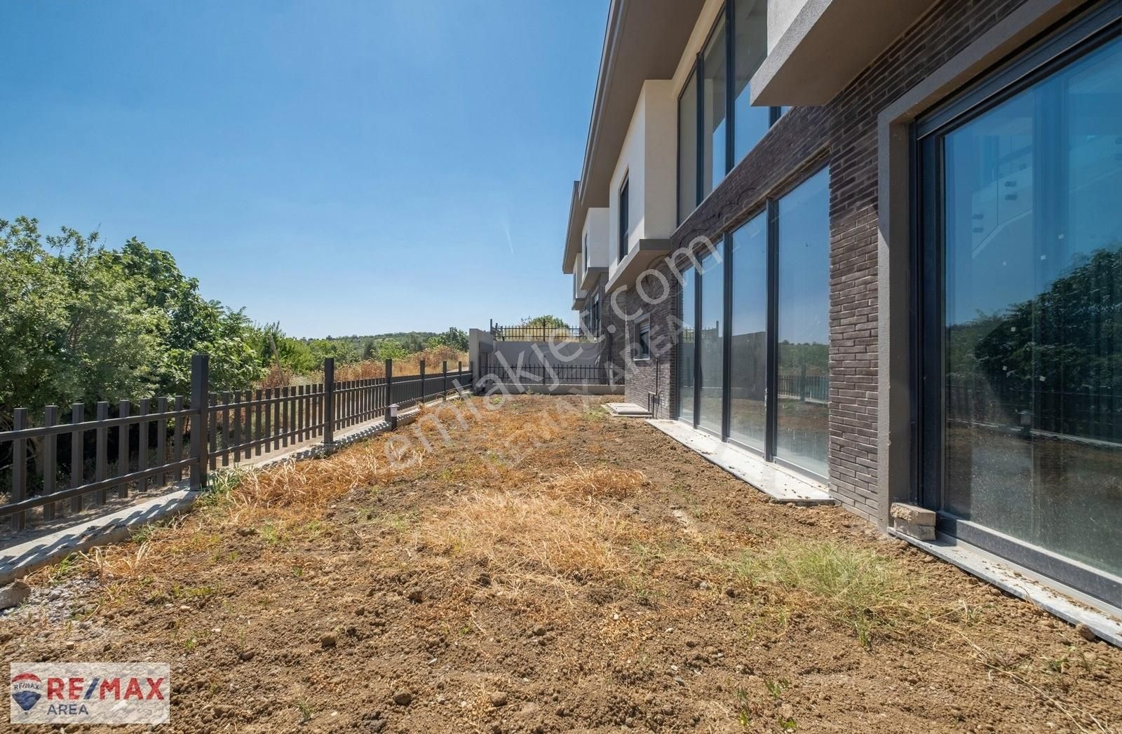 Remax Area Dan Gümüştepe De Satılık 5+2 Geniş Bahçeli Villa - Görsel 4