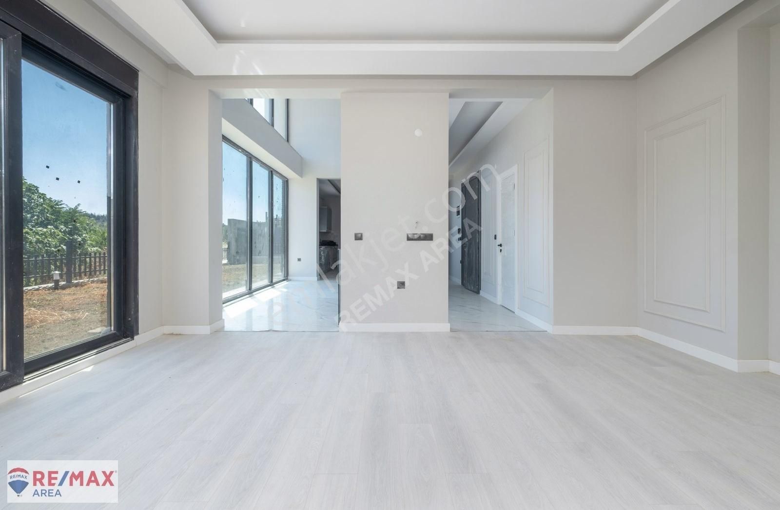 Remax Area Dan Gümüştepe De Satılık 5+2 Geniş Bahçeli Villa - Görsel 2