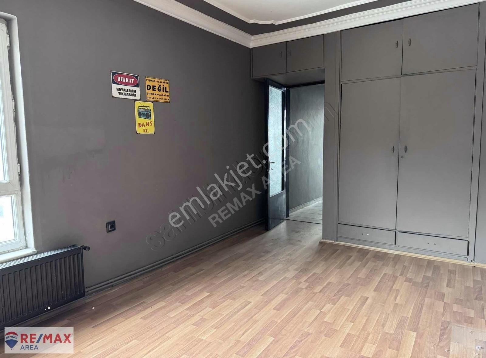 Remax Area Dan Abdal Simit Fırını Yanı Çarşıda Satılık 2+1 Daire - Görsel 2