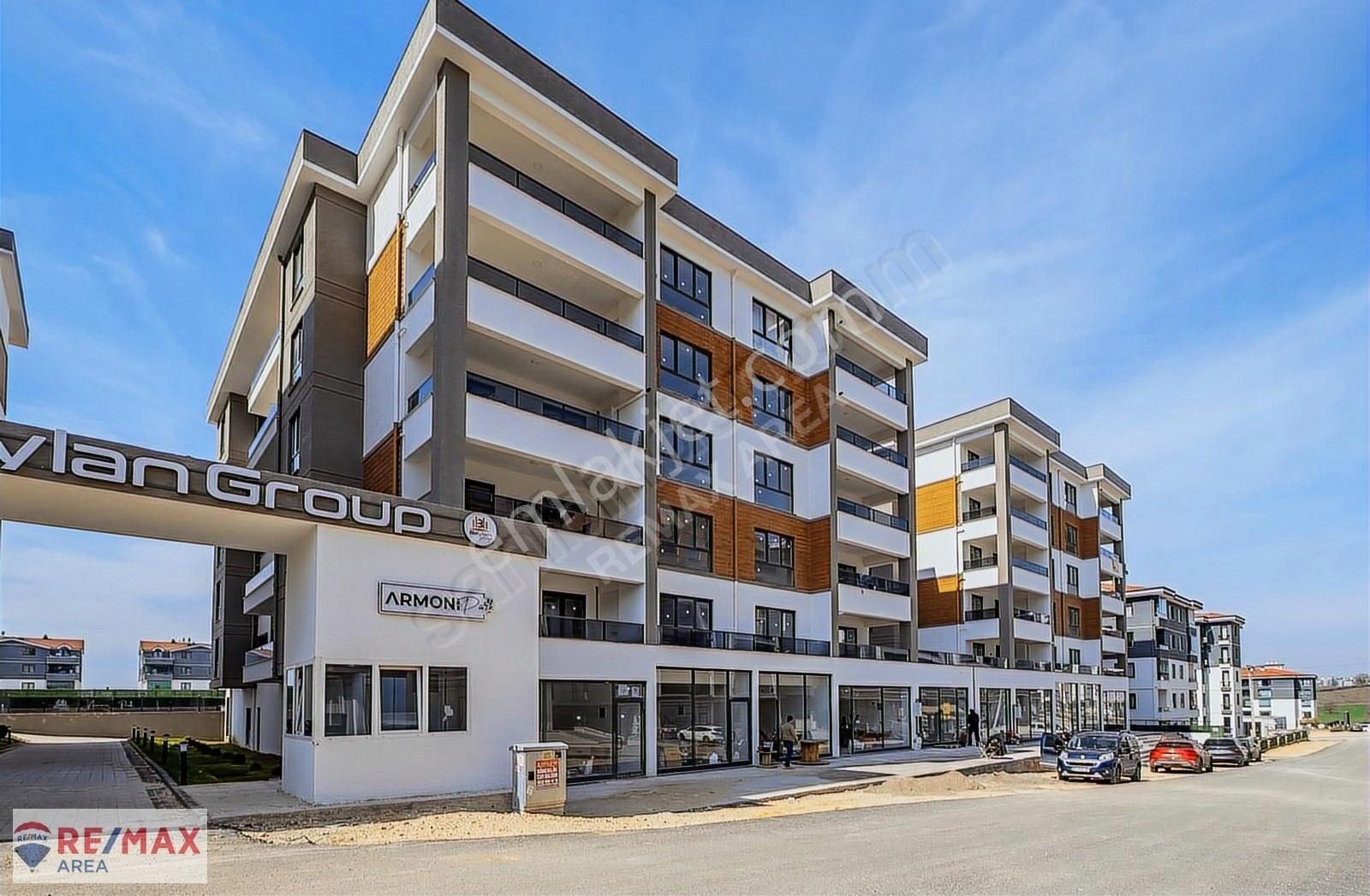Remax Area Dan Havuzlu Sitede Sıfır Ara Kat Satılık 2+1 Daire
