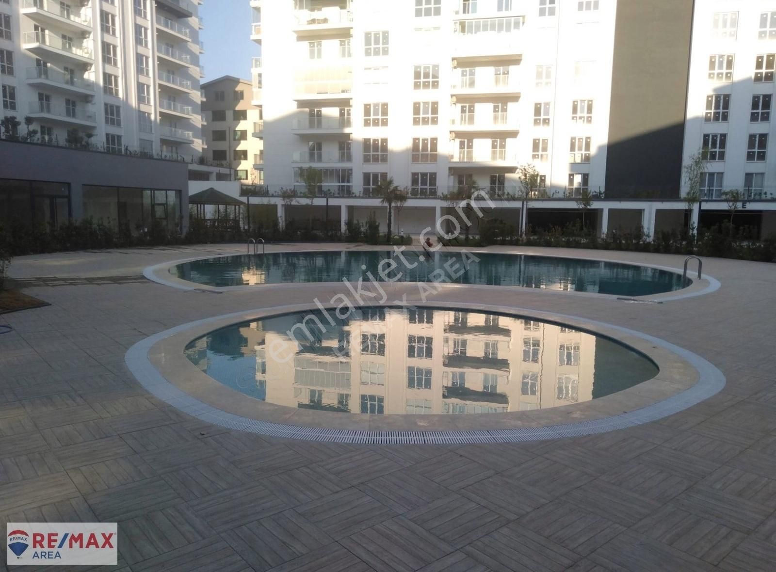 Remax Area'dan Balkan Mh Shu 09 Sitesinde 3+1 Kiralık Köşe Daire