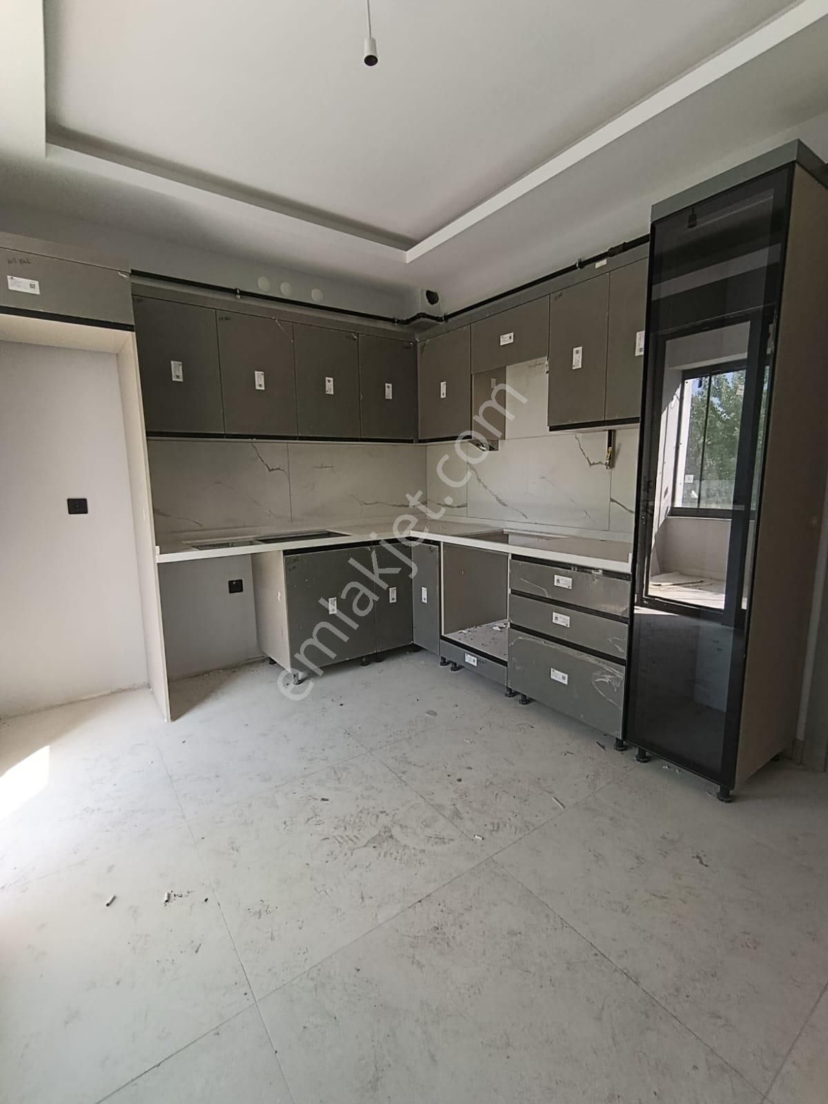Çamlıcada Karanfiller Mit Binası Yakını 3+1 Satılık Daire