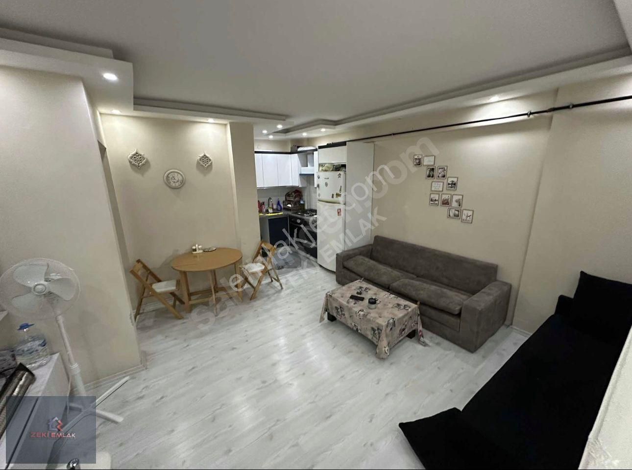 Zeki Emlak'tan Muradiye'de Kiralık Eşyalı 1+1 Ara Kat Daire