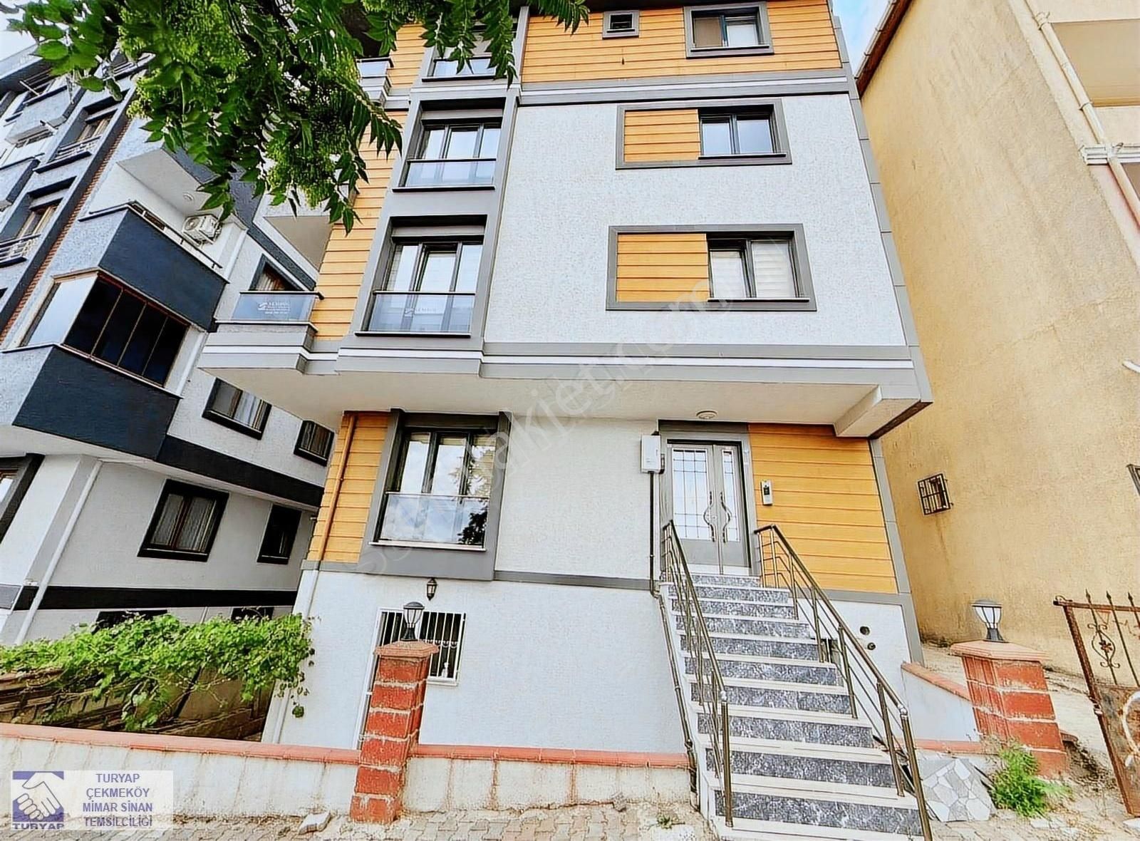 Çekmeköy'de Merkezi Lokasyonda 135 M2 Süper 3+1 Arakat Daire