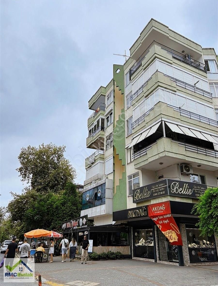 Alanya Merkez'de 25 Metrelik Yola Sıfır 3+1 Satılık Daire