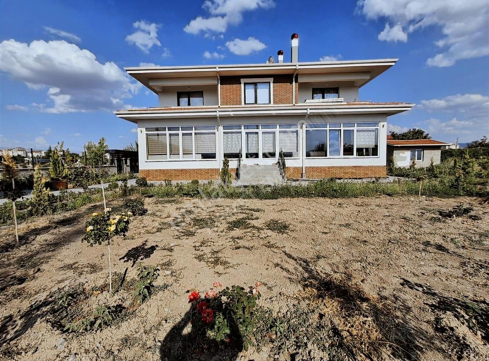 Kısmet Emlak'tan Atatürk Mah. 2-katlı Full Lüx Villa