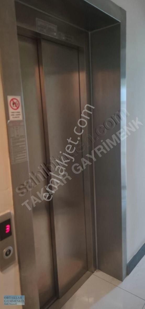 Sarıgazi Meclis Mah Ankara Caddesi Üzeri Kiralık Ofis