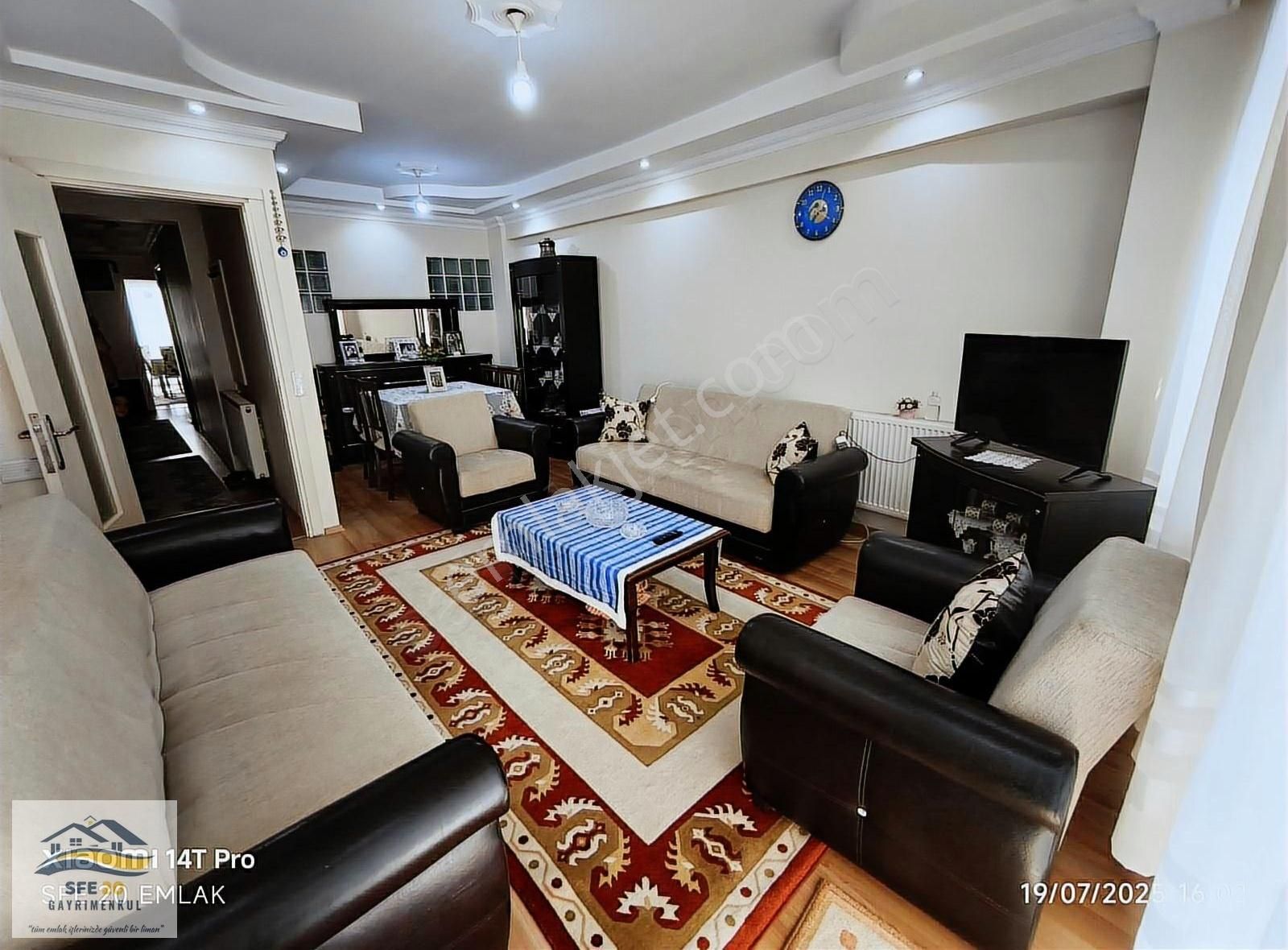 Fesleğen Mahallesi'nde Satılık Çift Balkonlu 2+1 Daire - Görsel 11