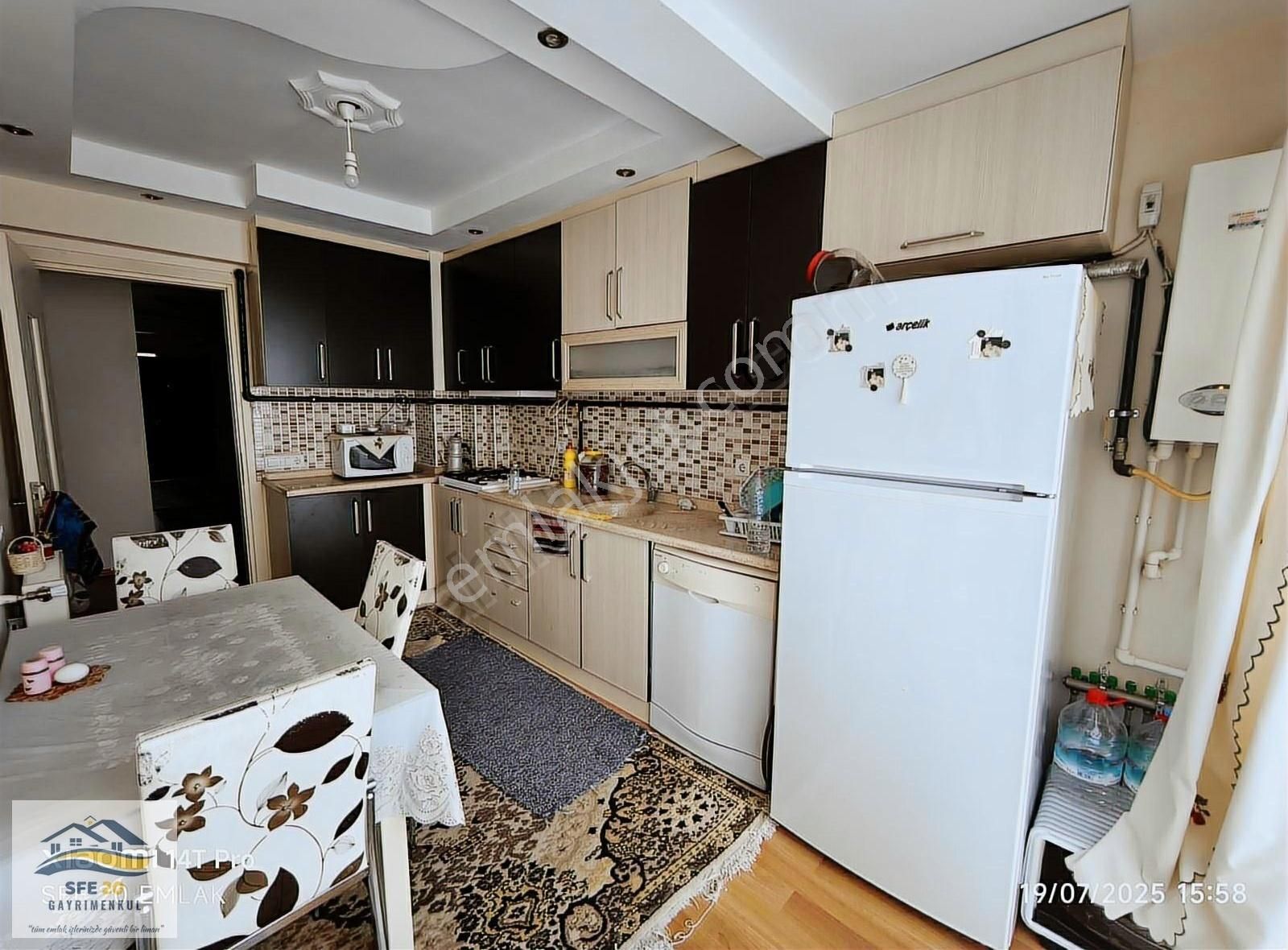 Fesleğen Mahallesi'nde Satılık Çift Balkonlu 2+1 Daire - Görsel 17