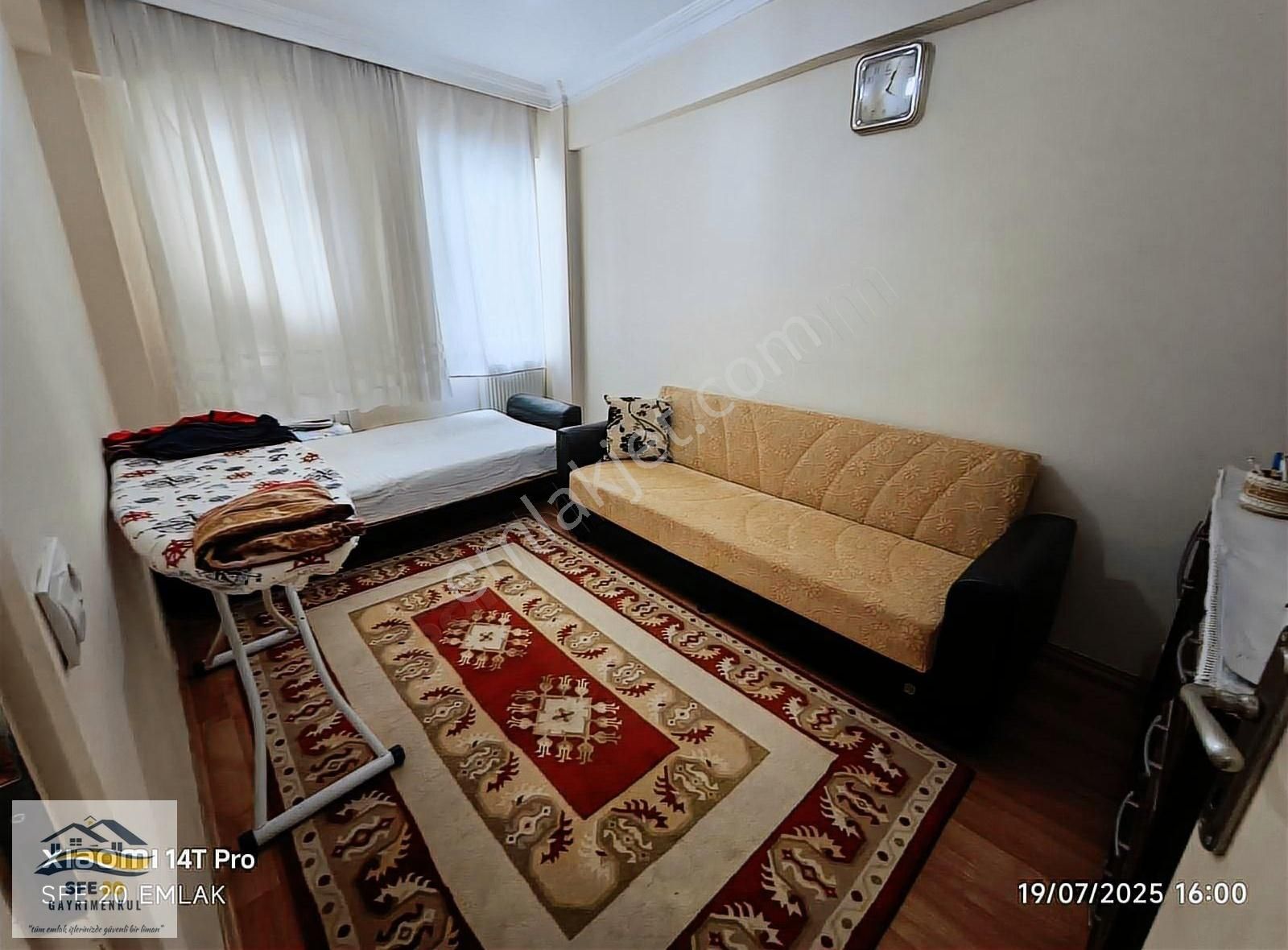 Fesleğen Mahallesi'nde Satılık Çift Balkonlu 2+1 Daire - Görsel 3