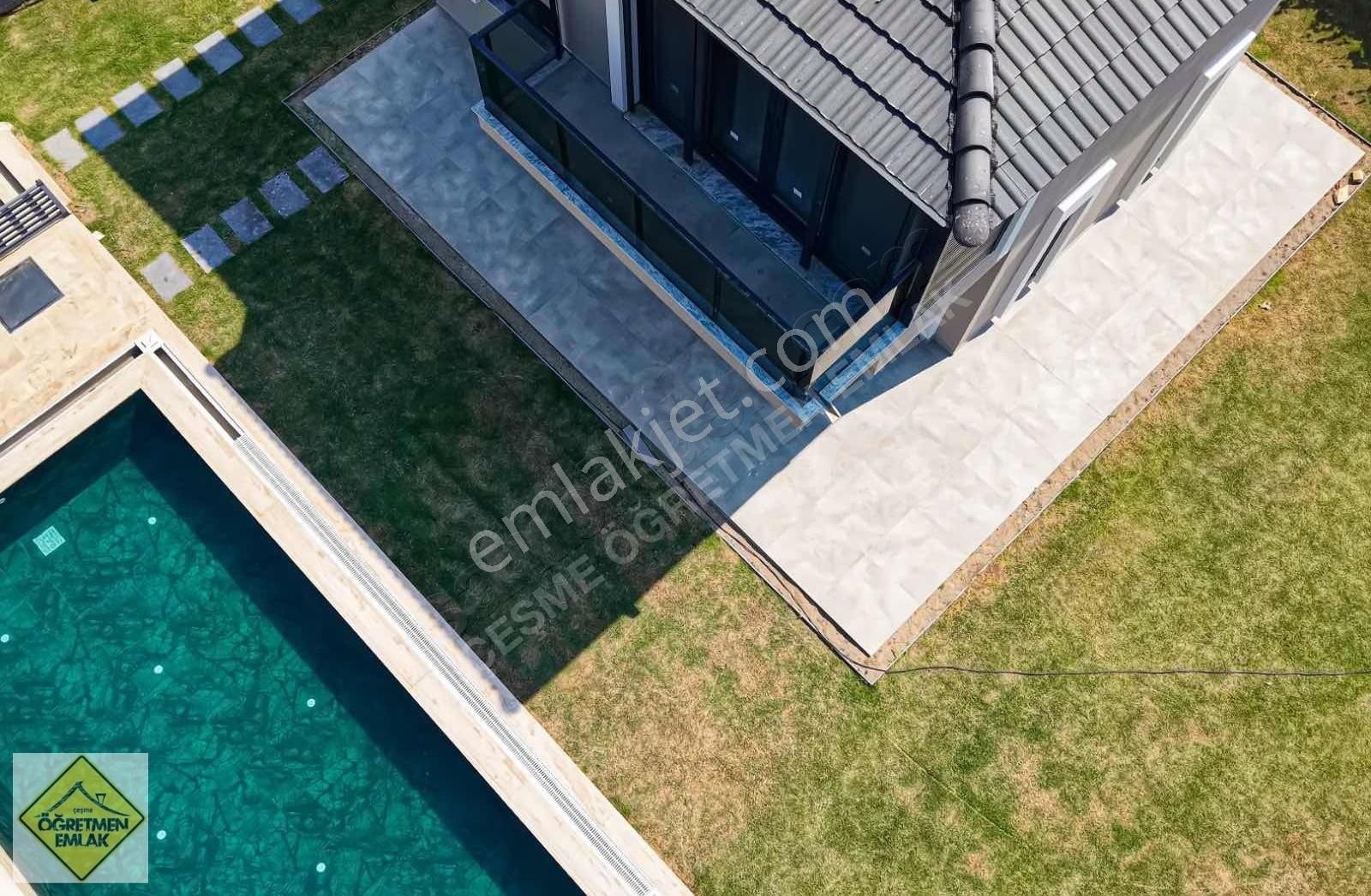 Çeşme Germiyanda Plaj Yanı Başında Deniz Manzaral Müstakil Villa - Görsel 21