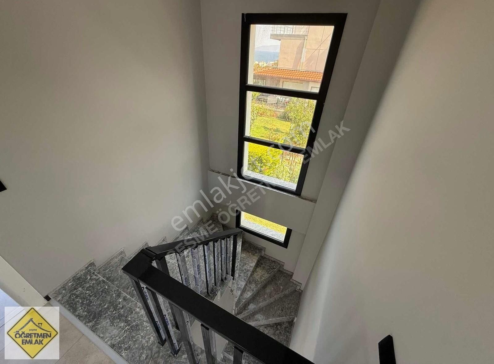 Çeşme Germiyanda Plaj Yanı Başında Deniz Manzaral Müstakil Villa - Görsel 23