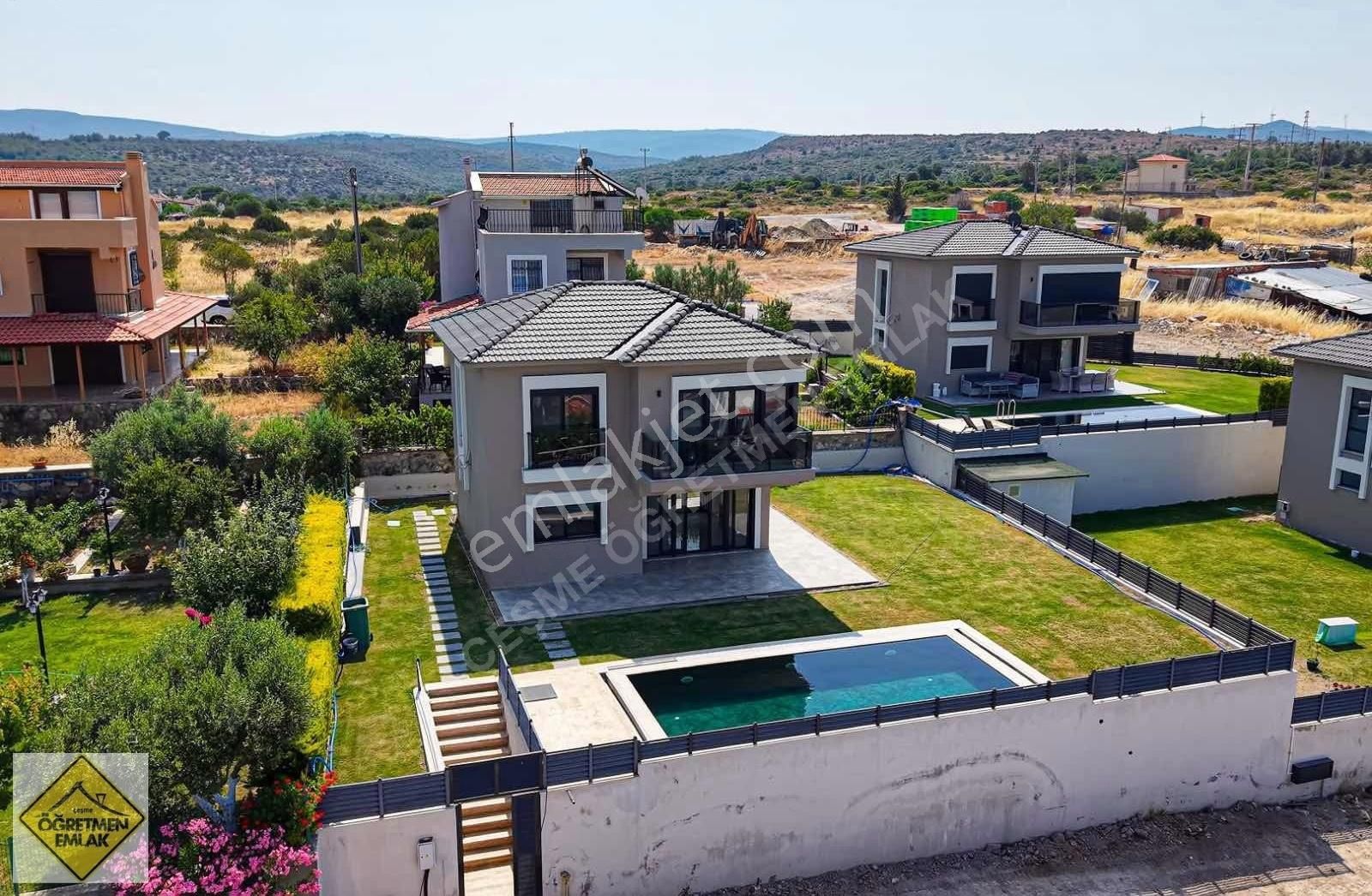 Çeşme Germiyanda Plaj Yanı Başında Deniz Manzaral Müstakil Villa - Görsel 33