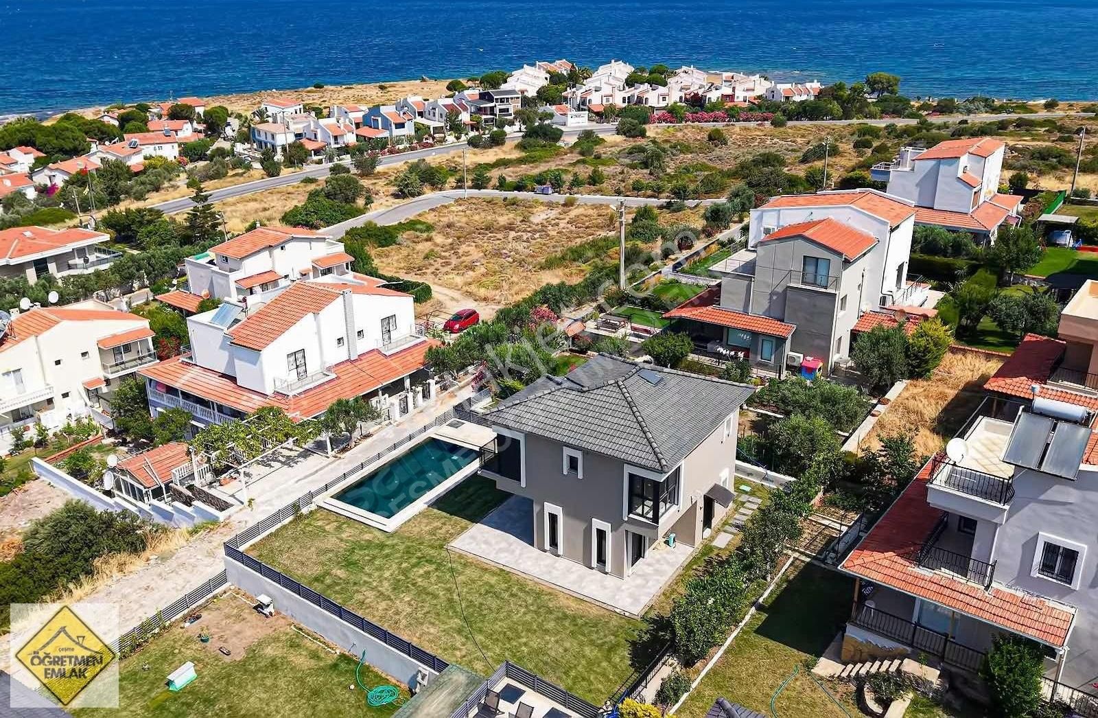Çeşme Germiyanda Plaj Yanı Başında Deniz Manzaral Müstakil Villa - Görsel 13