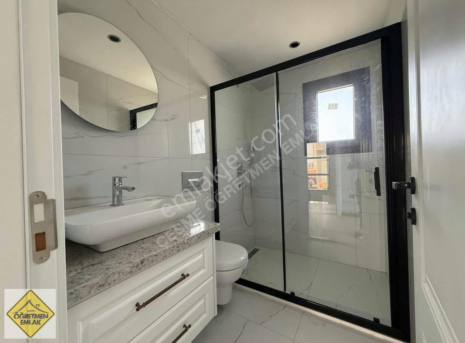 Çeşme Germiyanda Plaj Yanı Başında Deniz Manzaral Müstakil Villa