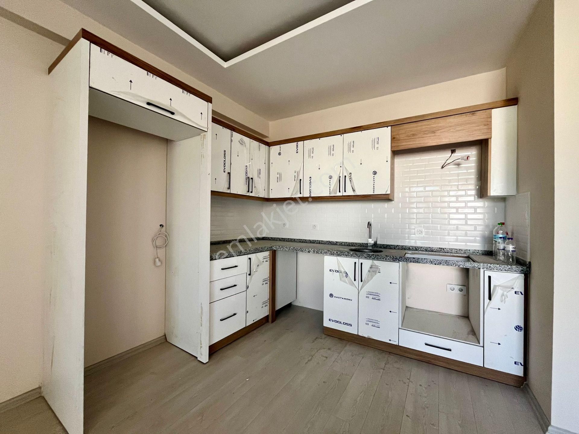 Yükselden Kadıköyde Ön Cephe Sıfır Ultra Lüks Satılık 2+1 Daire!