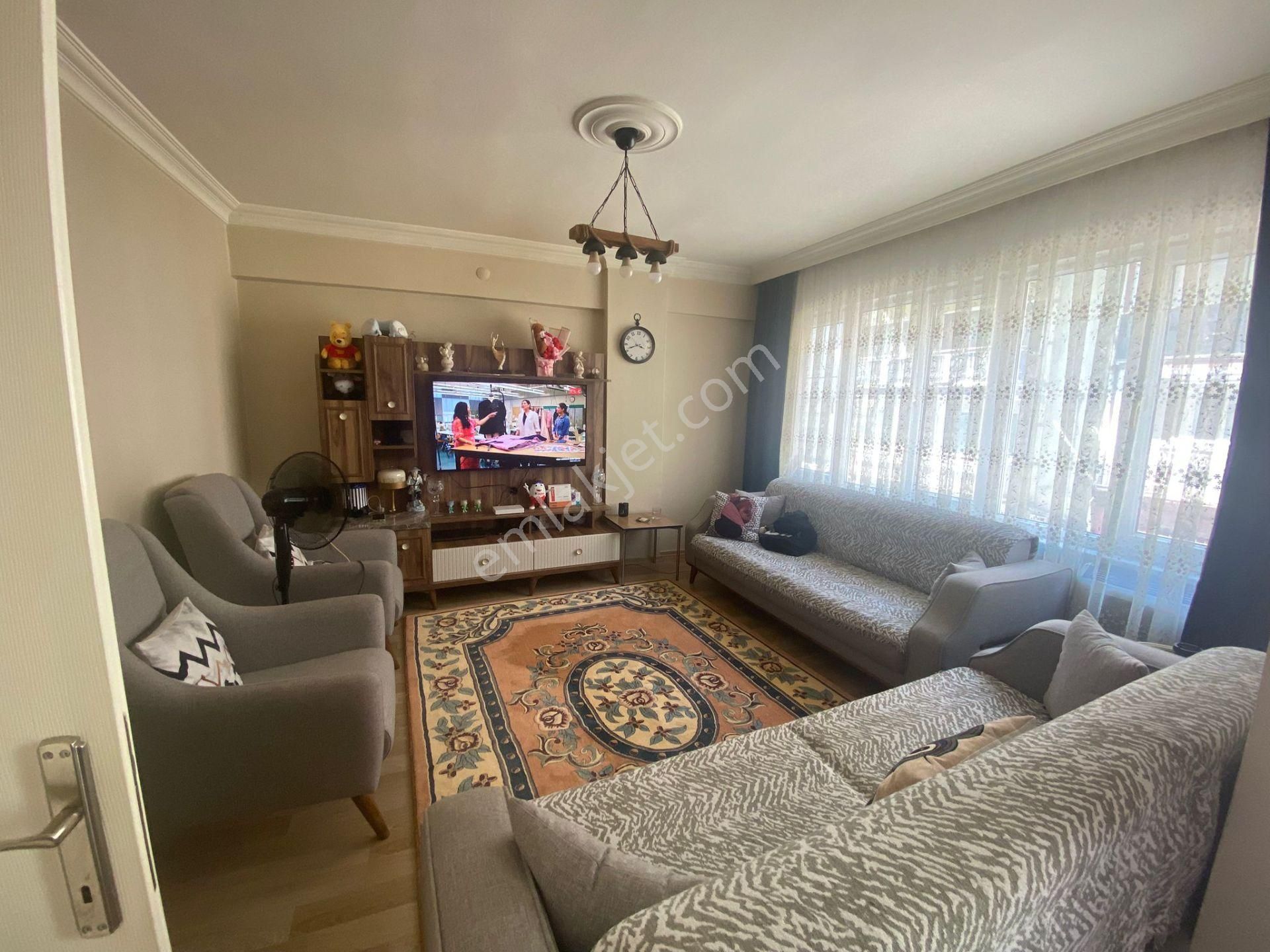 Nidamdan Emirsultan Cad Üzeri 2+1 90 M Kombili Daire