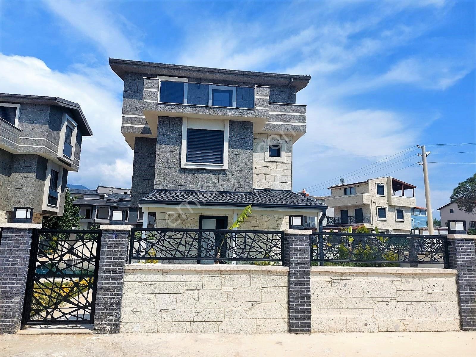 İzmir Menderes Gümüldür De Satılık Denize Çok Yakın Lüks Yazlık 3+1 - Görsel 3