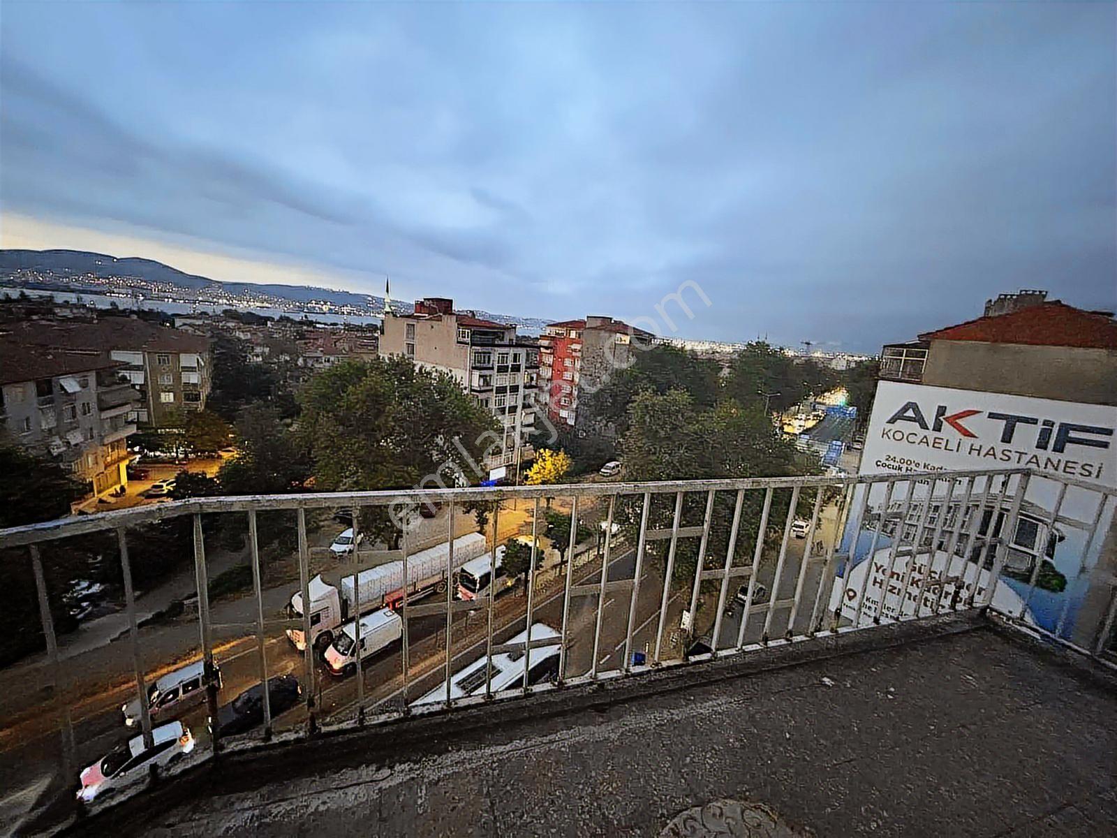 Gölcük Merkezde Eşyalı Satılık Daire! - Görsel 9