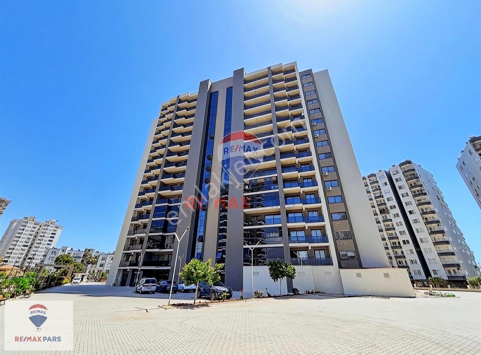 Remax Pars'tan Sunflowers 3 Denize Sıfır Ve Deniz Manzaralı 1+1