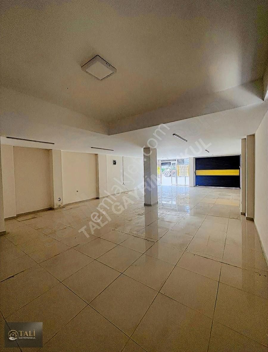 Akçalar'da İşlek Cadde Üzerinde Kepenkli Dükkan Satılık