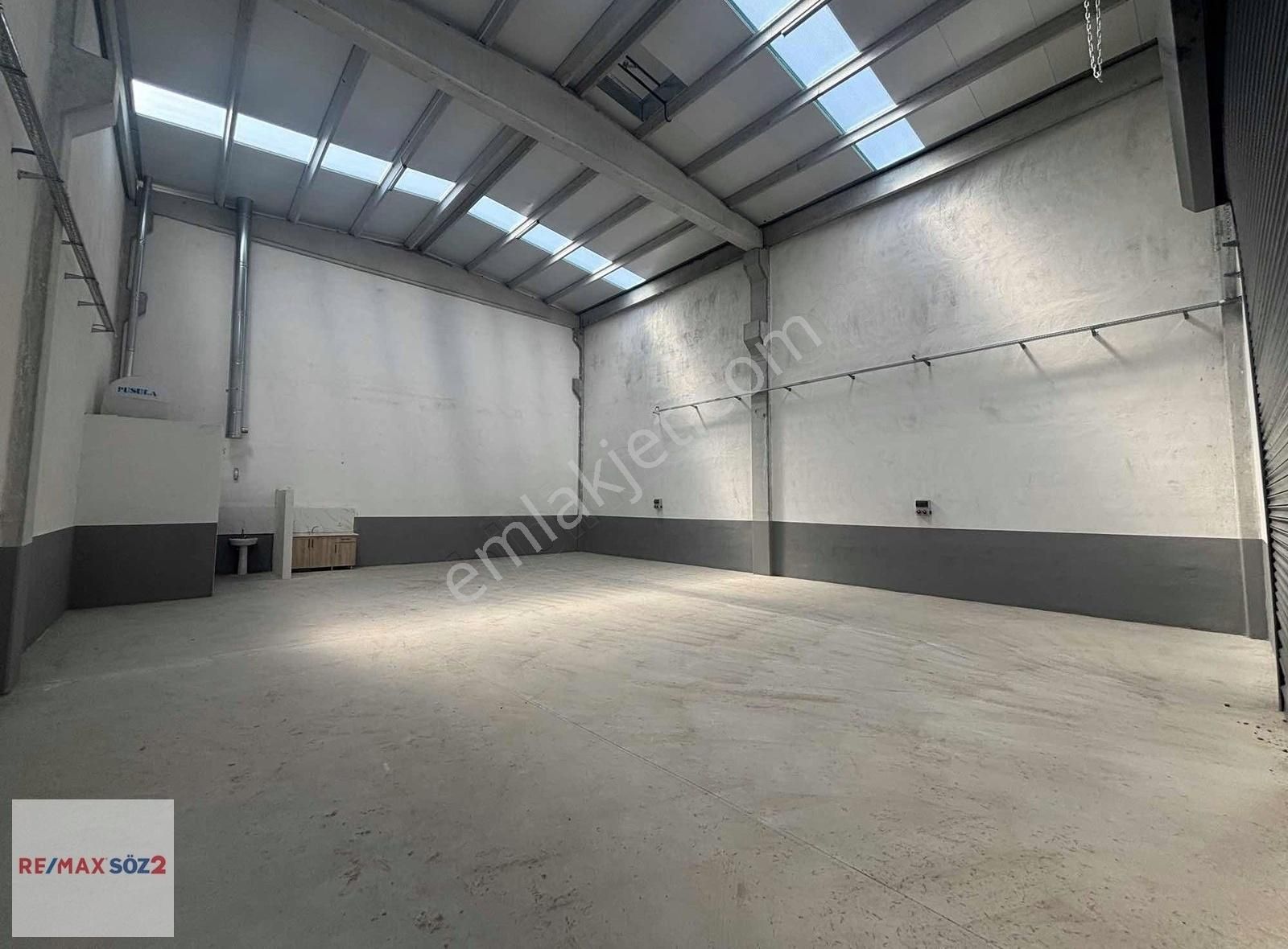 Metalsan 2 Sanayi Sitesin De 200m2 Dükkan