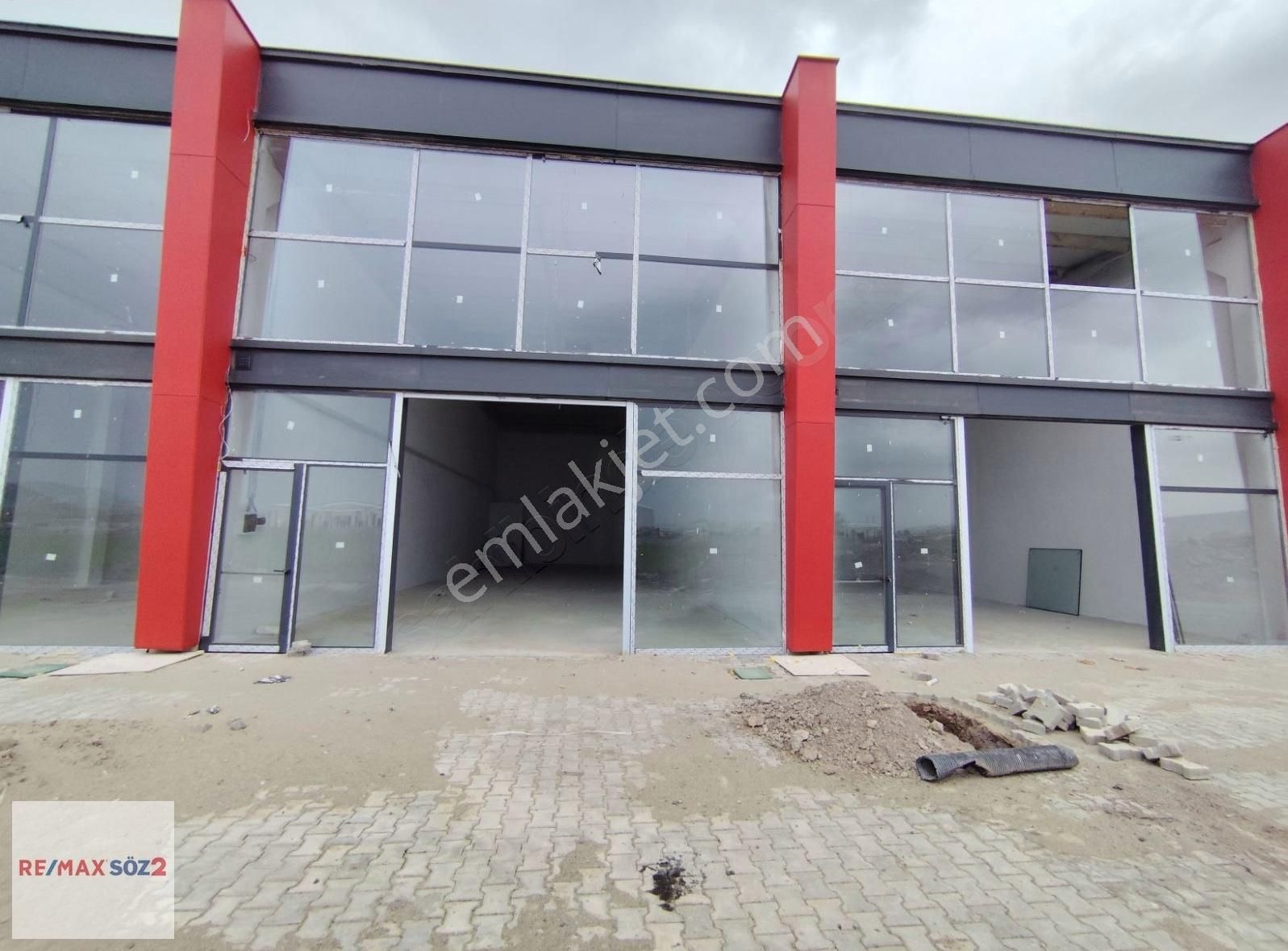 Anbar'da Sıfır 200 M2 Kiralık Dükkan