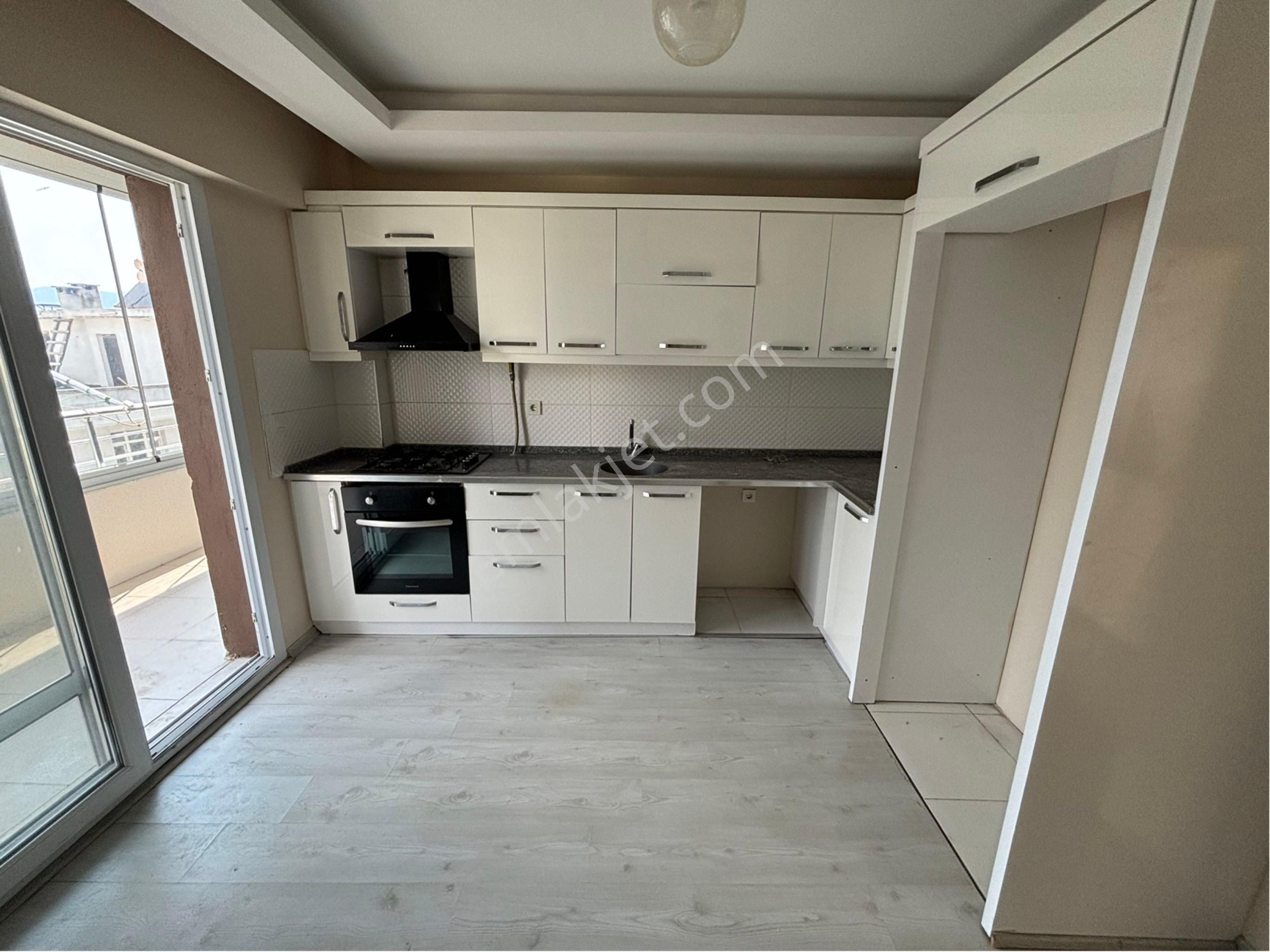 Torbalı Alpkent’te Satılık 3+1 Ebeveyn Banyolu Daire Asansörlü Bina