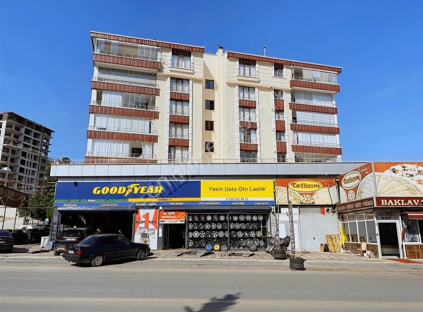 Yenimahalle Yeşilevlerde Lüx Bakımlı Satılık 4+1 Daire