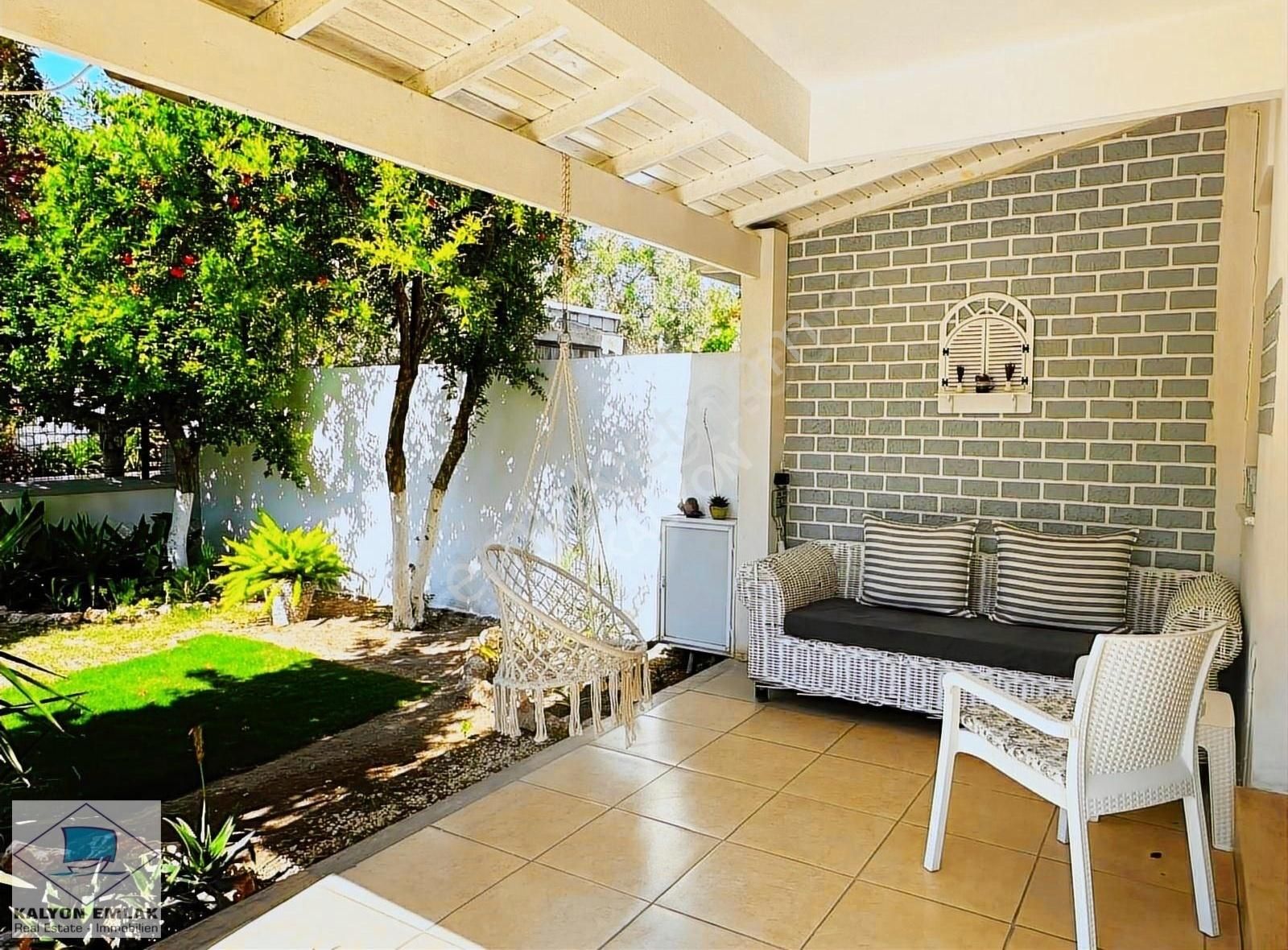 Çeşme Alaçatı Göbenede Satılık Çamlıkyola Yüz Metre Bahçeli Vila - Görsel 4