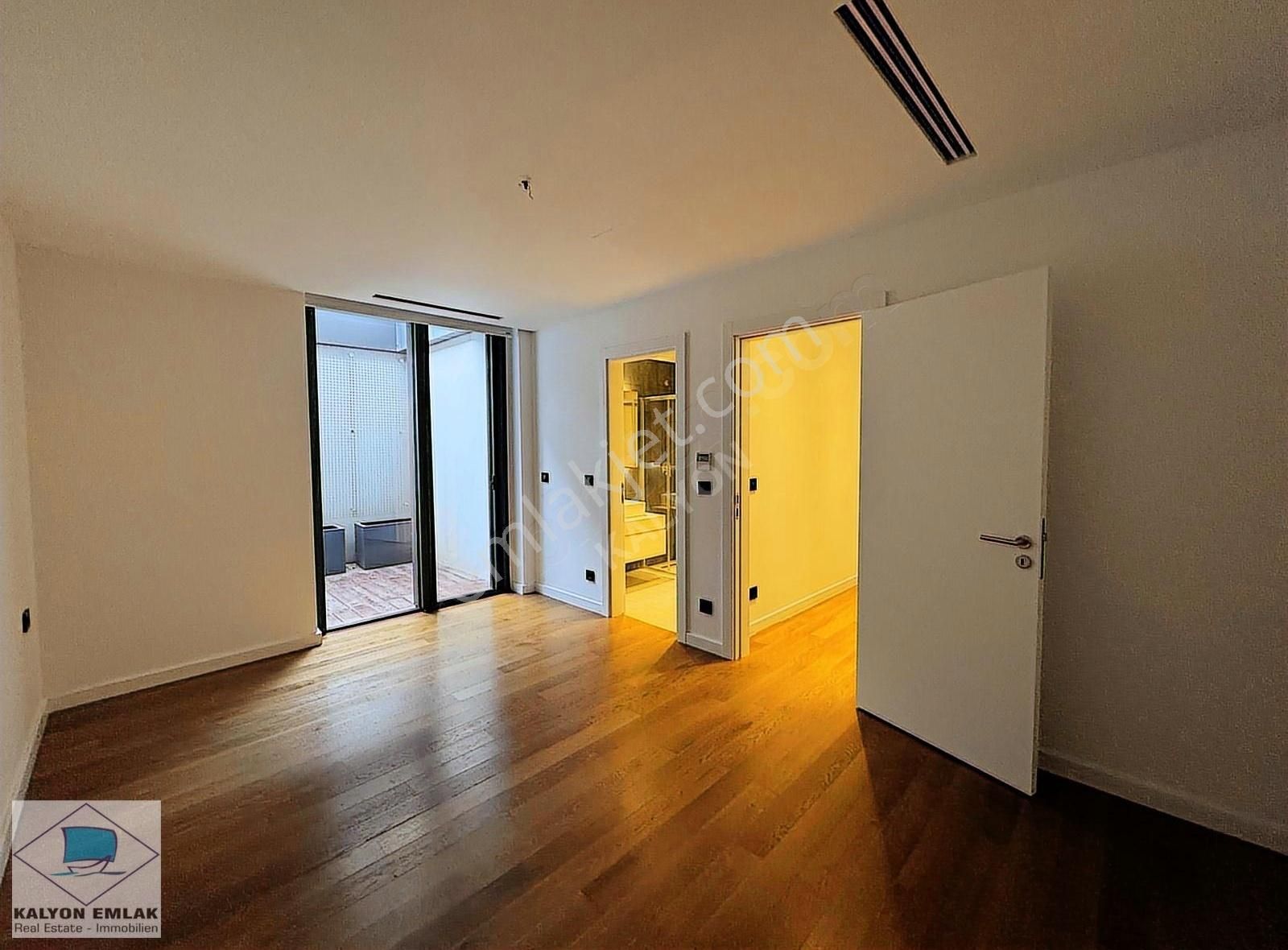 Çeşme Ilıca'da Yıllık Kiralık Elit Sitede Lüks Triplex Villa - Görsel 4