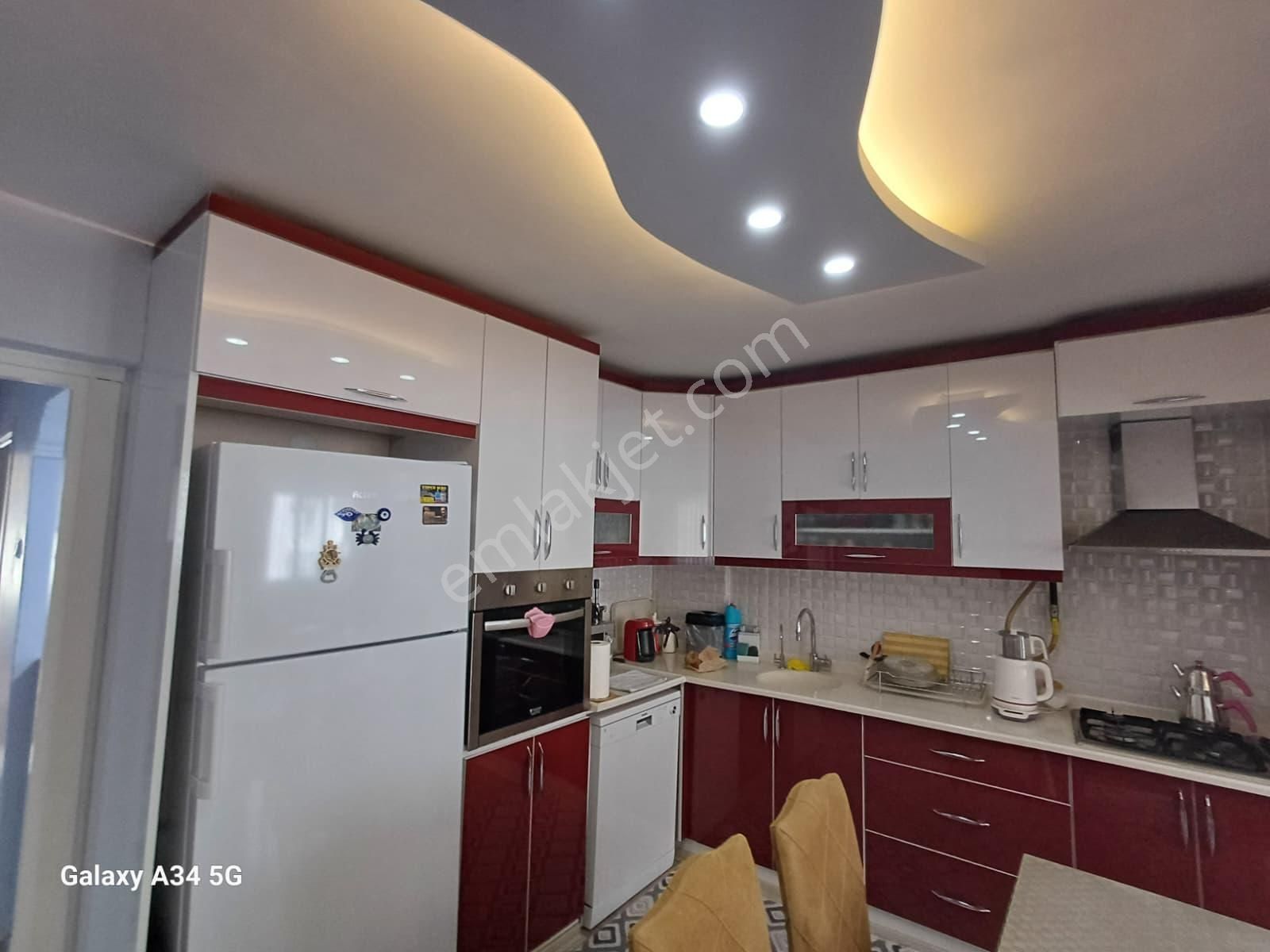 🏡 Alaybey Mahallesi 🏡 ✅3+1 110 M2 5 Katlının Zemin Katı ❇️kombi Petekli