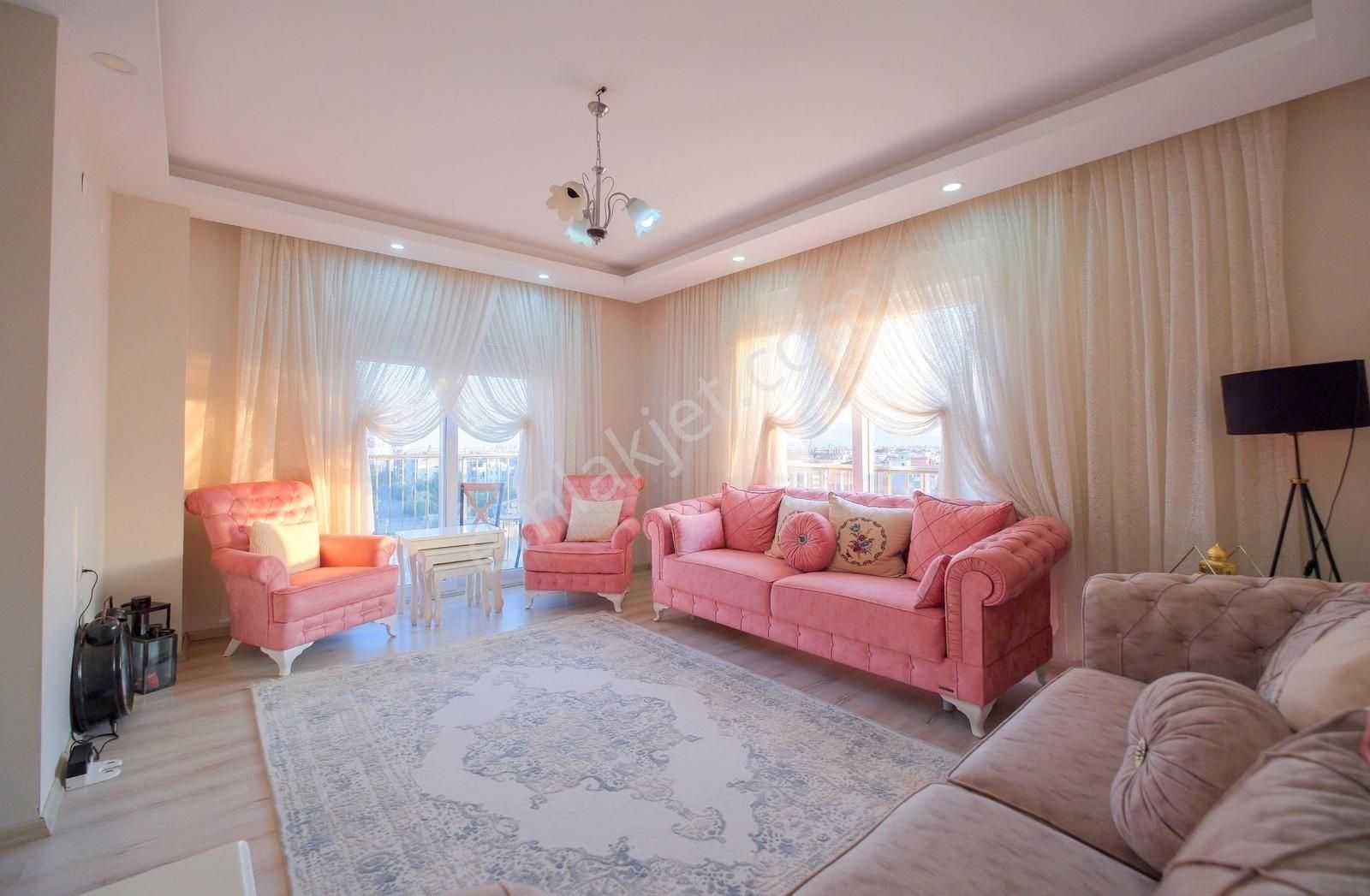 En/ru Kepez'de Site İçerisinde 5+1 Satılık Dubleks Daire