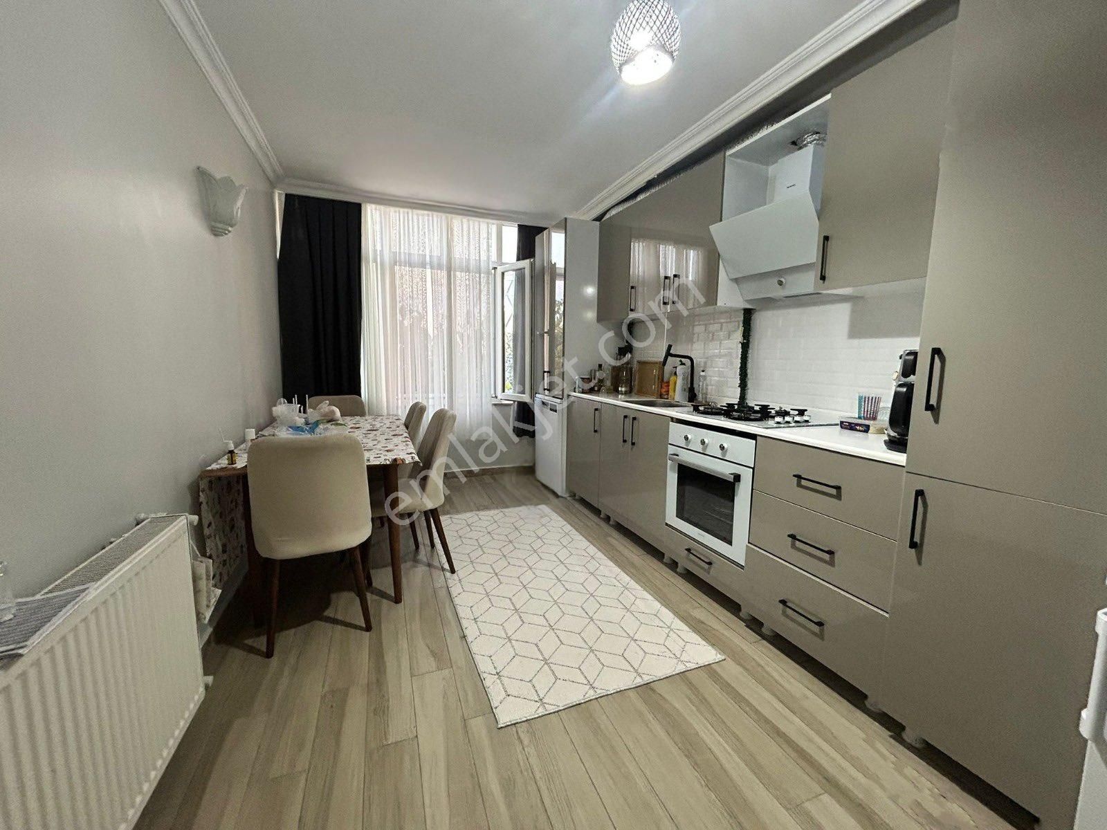 Delta’dan Cihangir’de 2+1 Yenş Binada 100m2 Kiralık Ara Kat Daire