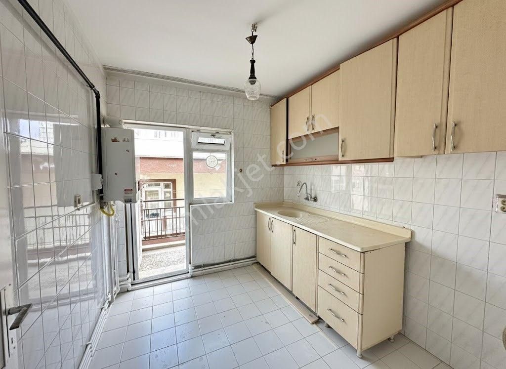 Uzman Emlak'dan Şenlik Mh'de Düz Sokak'da Katta Yeni Boyalı Şehir Manzaralı 3+1 Daire - Görsel 11