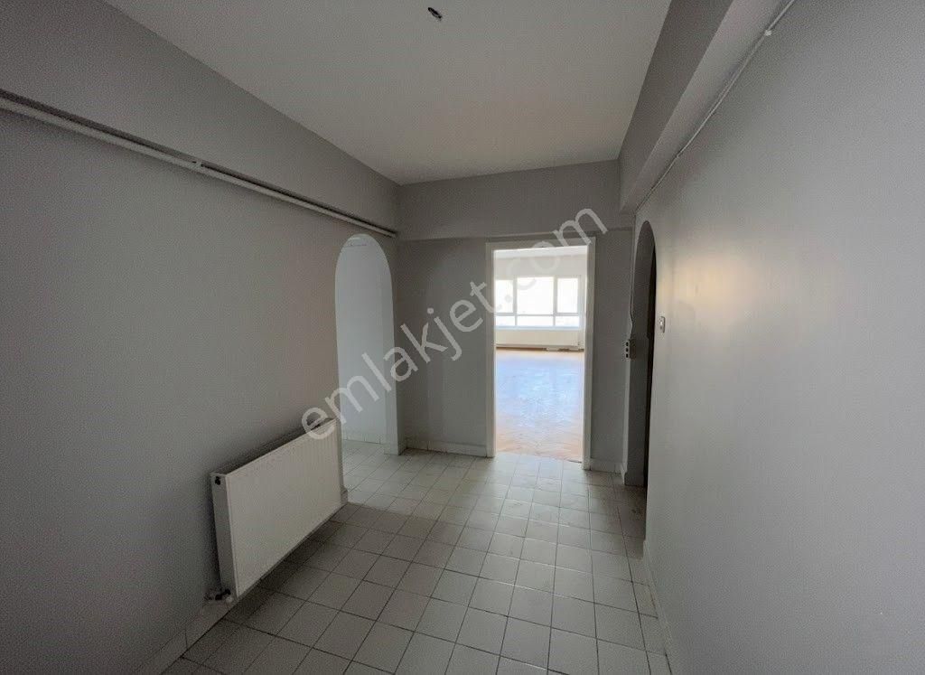 Uzman Emlak'dan Şenlik Mh'de Düz Sokak'da Katta Yeni Boyalı Şehir Manzaralı 3+1 Daire - Görsel 18