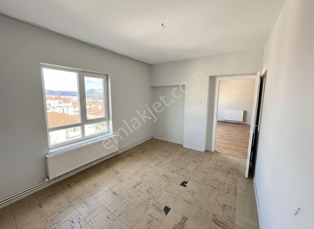 Uzman Emlak'dan Şenlik Mh'de Düz Sokak'da Katta Yeni Boyalı Şehir Manzaralı 3+1 Daire - Görsel 6