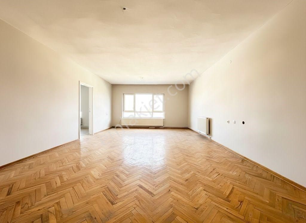 Uzman Emlak'dan Şenlik Mh'de Düz Sokak'da Katta Yeni Boyalı Şehir Manzaralı 3+1 Daire - Görsel 2