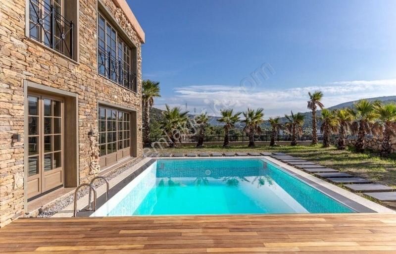 Bodrum Merkez Yokuşbaşında Satılık Özel Havuzlu Villa