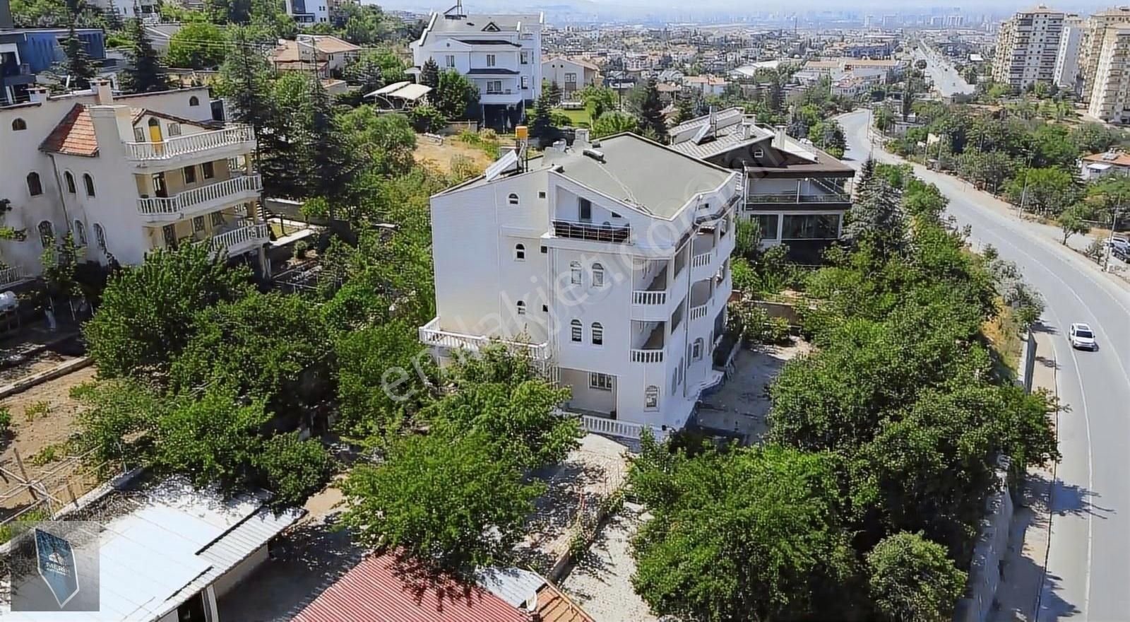 Komanda Cad. Üzerinde Yatırım Ve Yaşam İçin İdeal Villa !