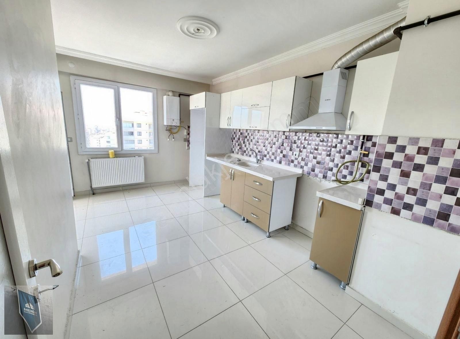 Eşsiz Manzaralı Geniş Parselli Işıl Işıl Satlık 3+1 Daire