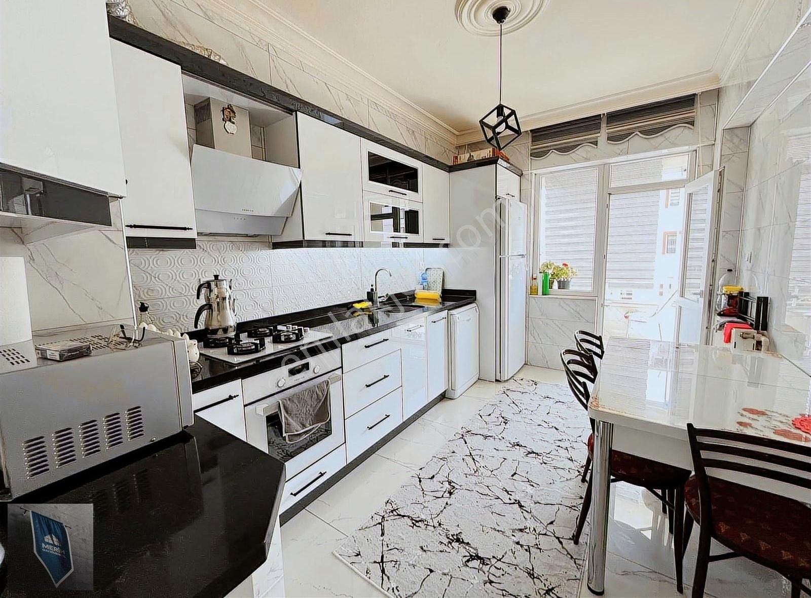 Esenyurt Mahallesi İçi Full+full Yapılı 2 Banyolu Kilerli Daire