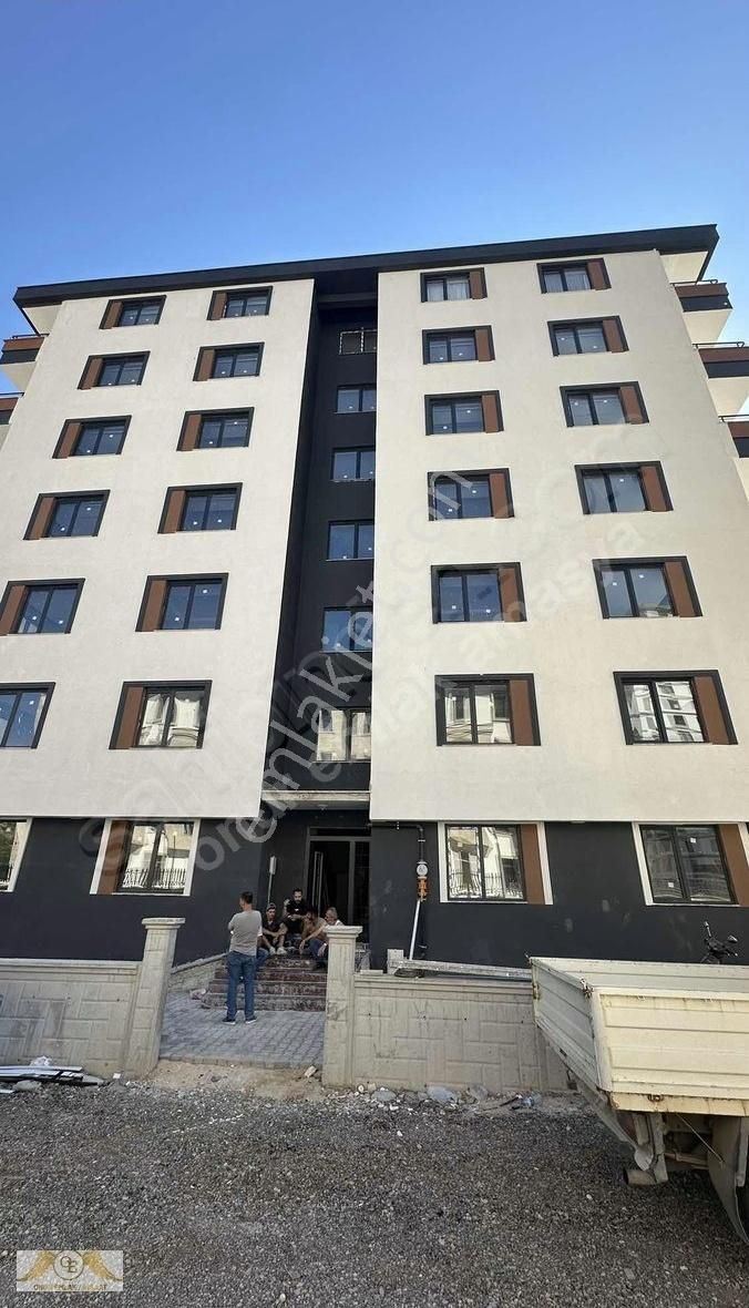 Göllü Bağlarında Kiralık 1+1 Ara Kat Daire