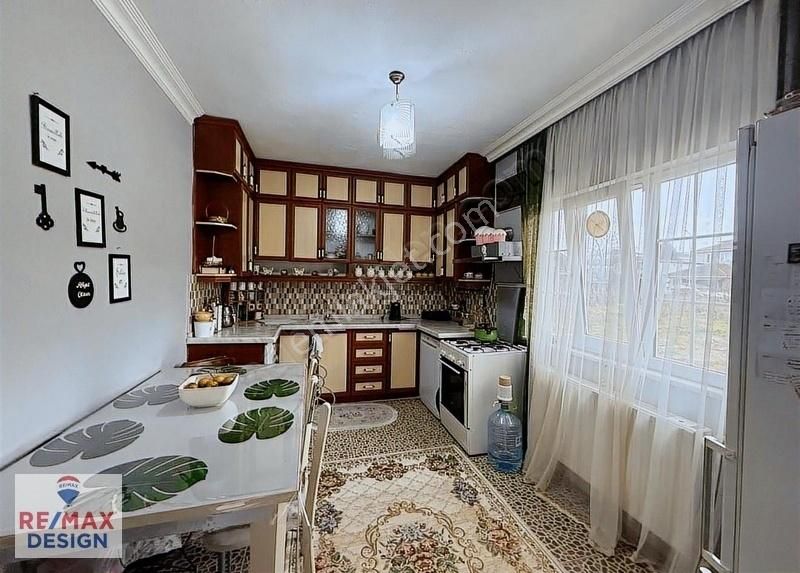 Yazlık'ta 323 M² Arsa İçinde 2 Katlı Bahçeli Müstakil Ev Ve Arsa - Görsel 2