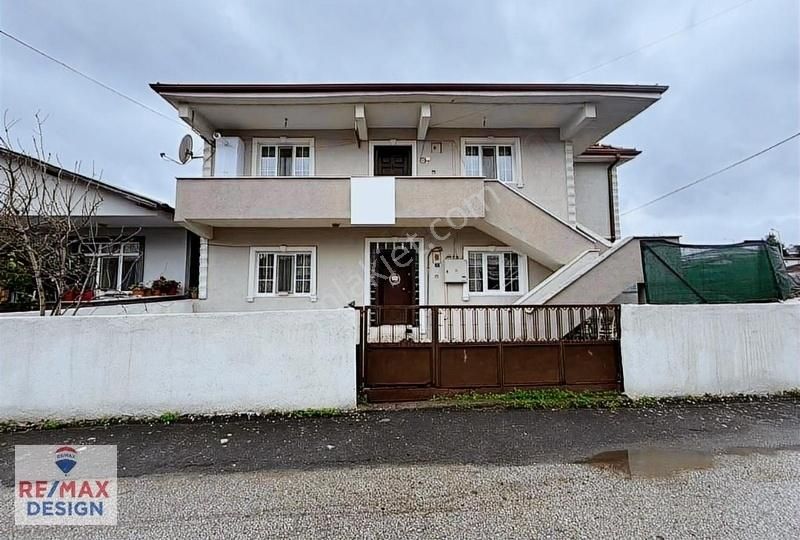 Yazlık'ta 323 M² Arsa İçinde 2 Katlı Bahçeli Müstakil Ev Ve Arsa