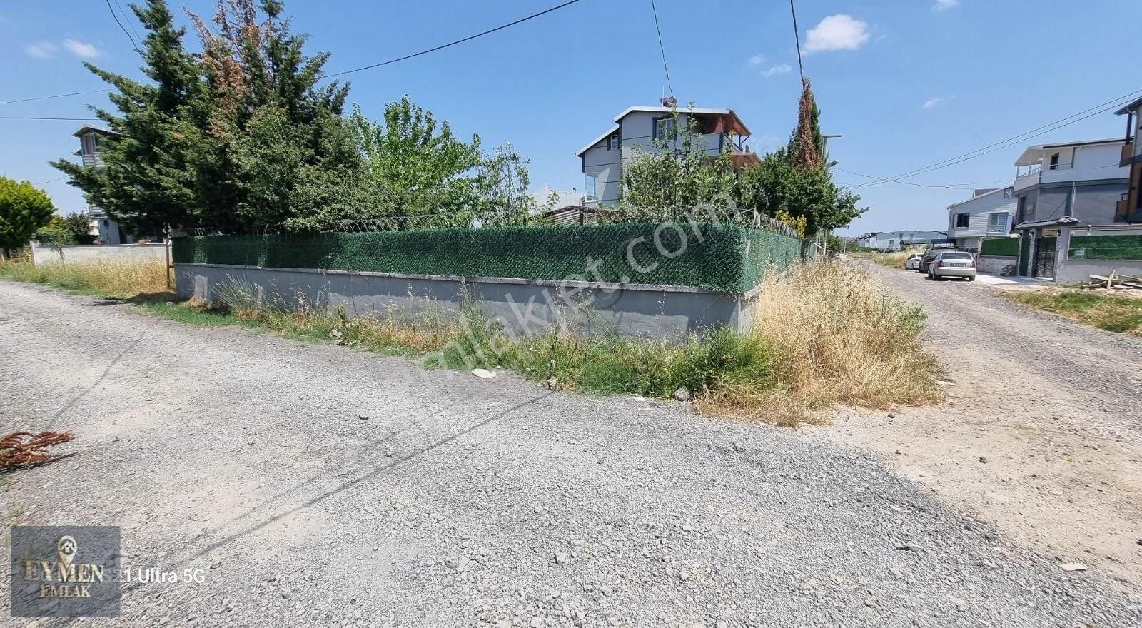 Köşe Başında Bahçe Duvarlı Meyve Ağaçları Ve Kamelyalı Arsa - Görsel 5